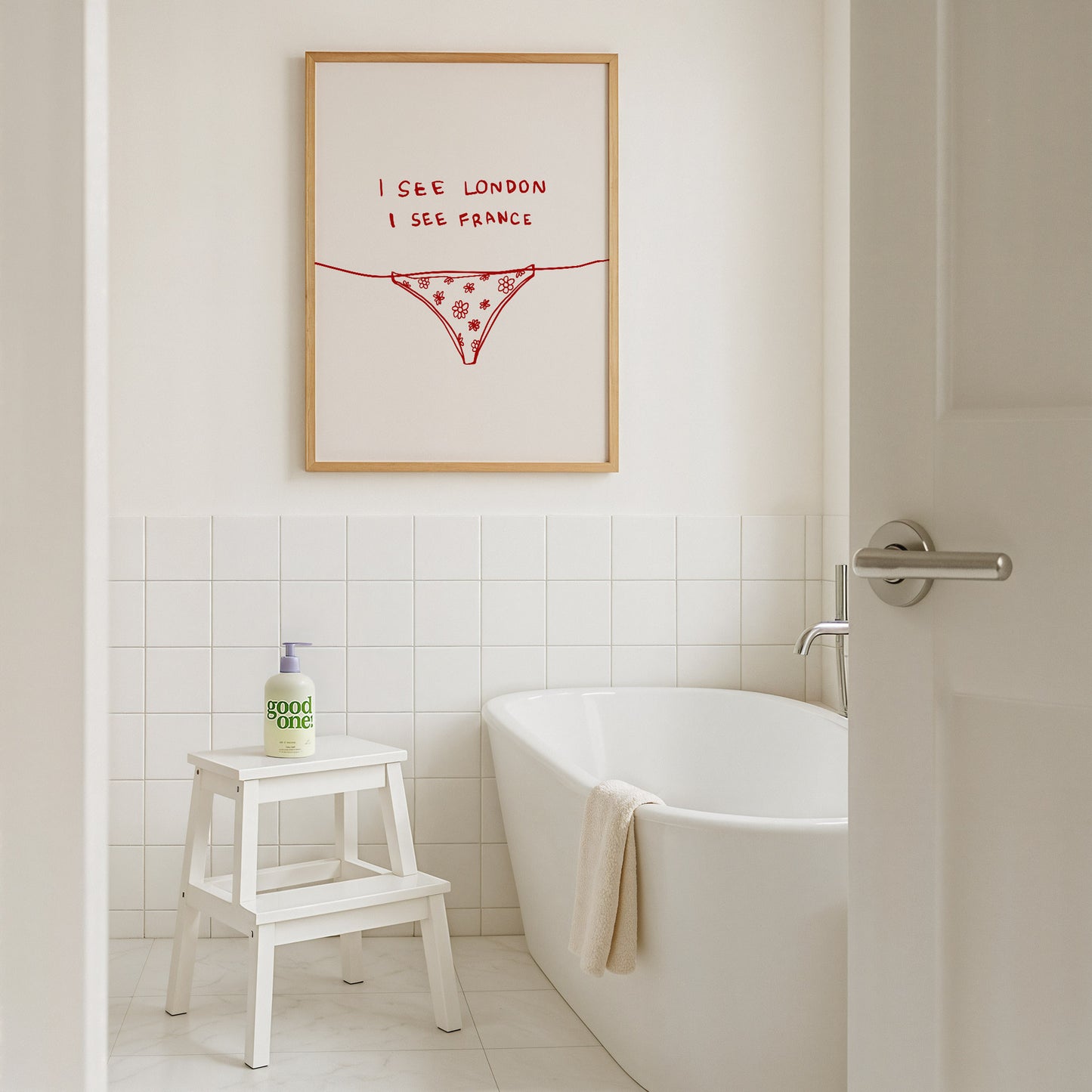 Red I See London I See France Bathroom Print